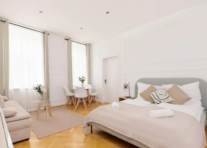 Апартаменти Designer Near Schoenbrunn *