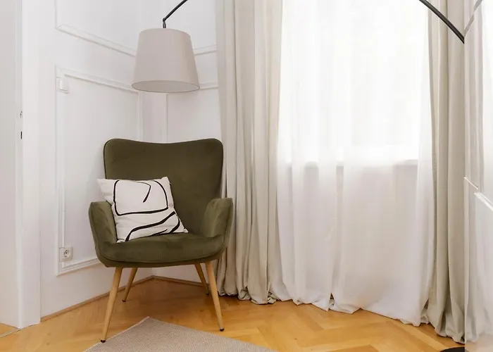 Апартаменти Designer Near Schoenbrunn