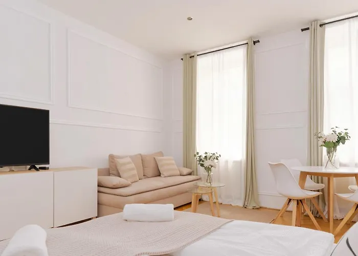 Апартаменти Designer Near Schoenbrunn Відень