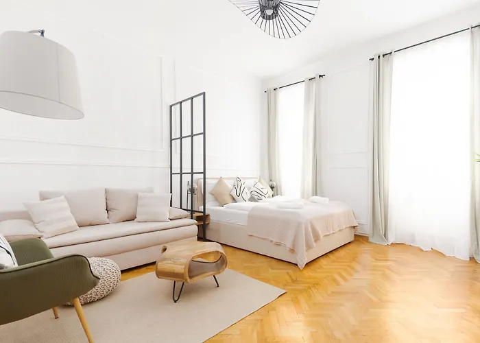 Designer Near Schoenbrunn